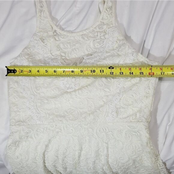 City triangles lace dress - Picture 10 of 11